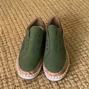 NEVER WORN | NWOT | Green sneakers with natural features | Size 8 1/2
